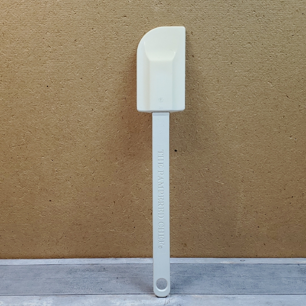 Pampered Chef Classic Scraper  11 Inches